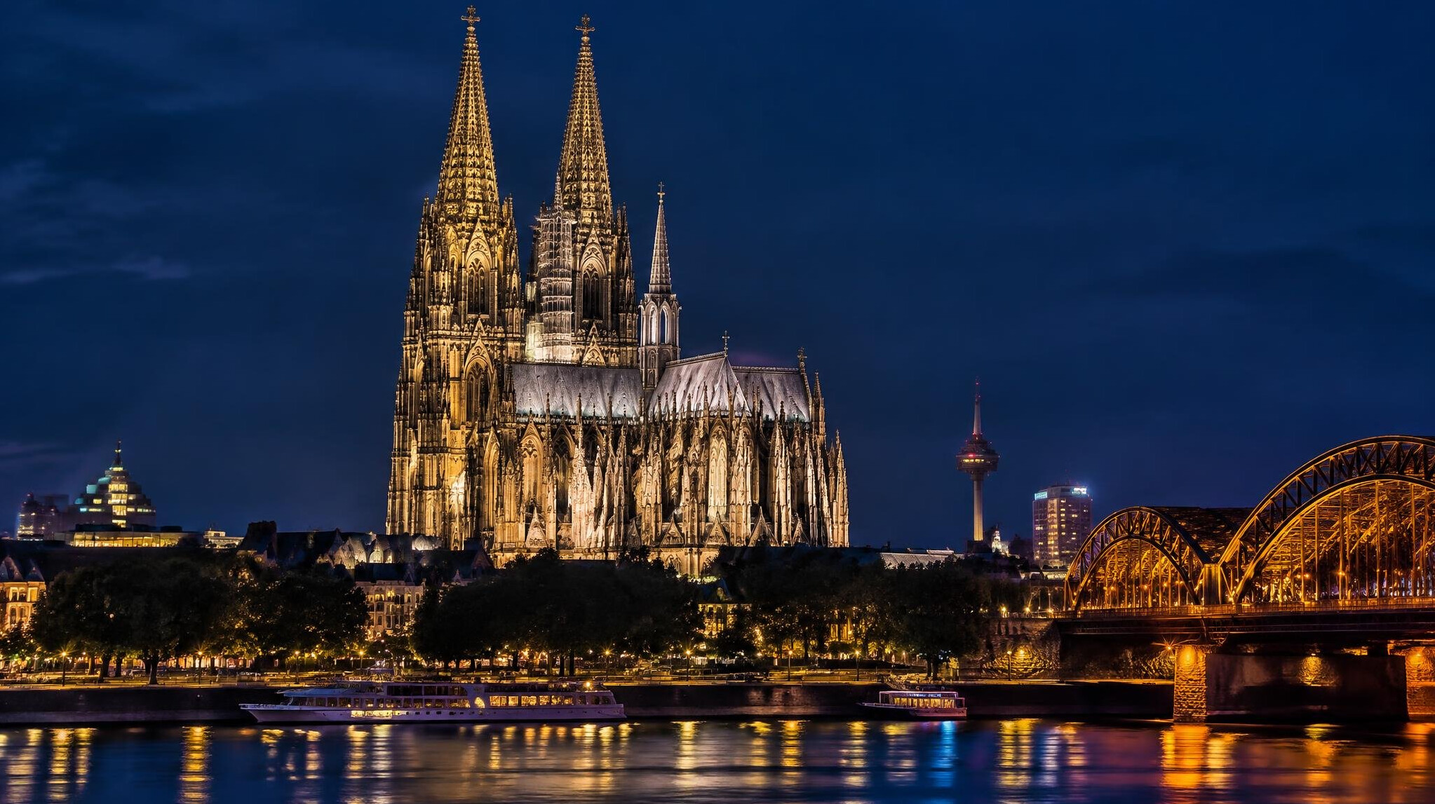 cologne cathedral at night